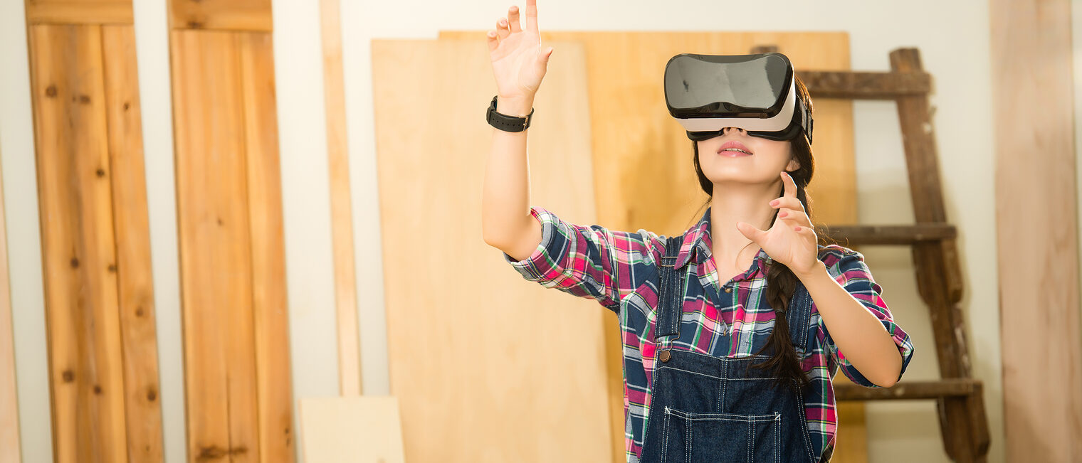 Man doing woodwork in carpentry. Carpenter work on wood plank with vr headset device in workshop. mixed race asian chinese model. Schlagwort(e): 3d, artisan, artisanal, asian, business, carpenter, carpentry, chinese, craft, craftsman, design, device, digital, equipment, experience, female, glasses, goggles, grinder, handcraft, handcrafted, headset, japanese, joiner, joinery, looking, machine, manual, people, professional, reality, simulation, solid, space, technology, tool, virtual, vision, visual, vr, woman, wood, woodwork, woodworker, work, workbench, worker, workplace, workshop, young